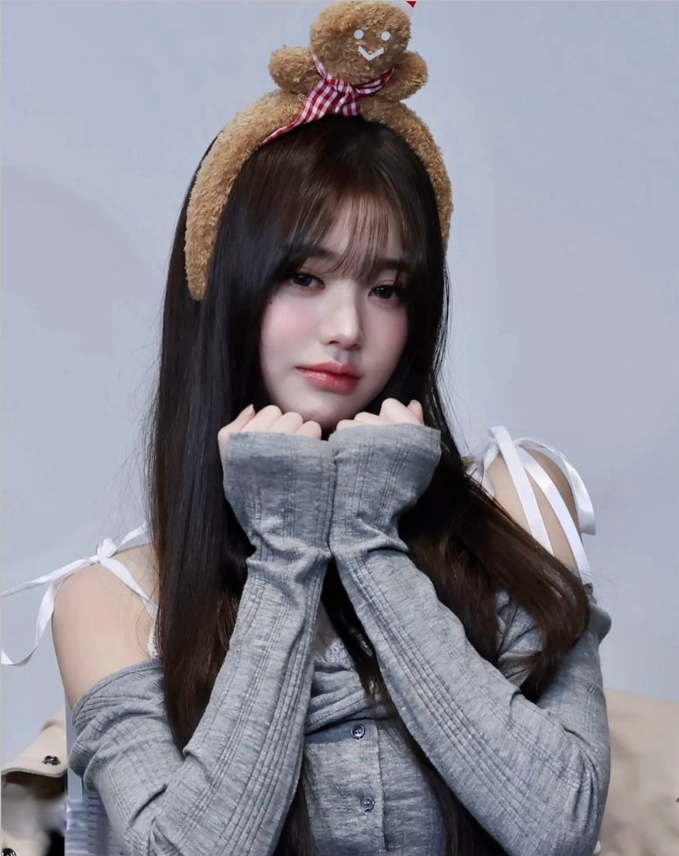 この日のウォニョン様髪がストレートなのに肩出しグレートップスで