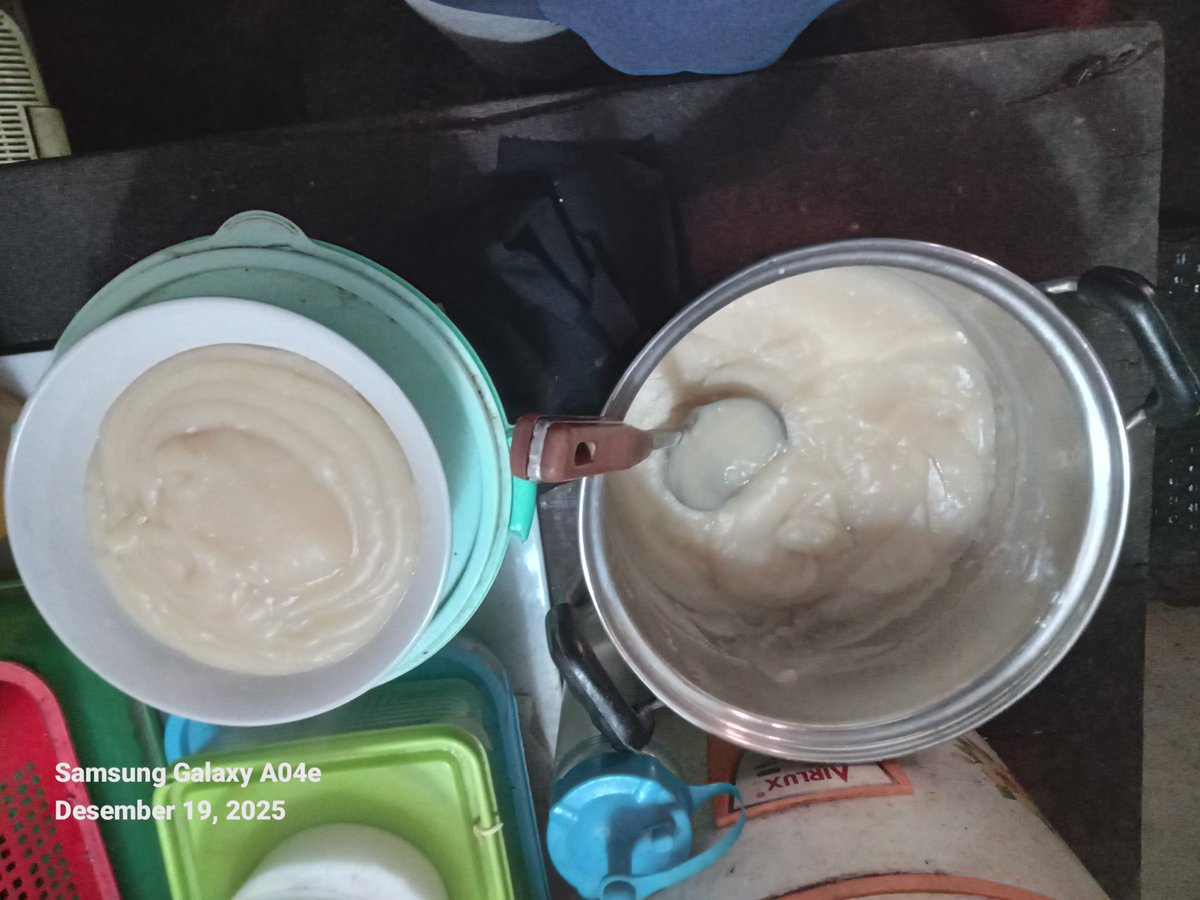 Selama pemulihan dari sakit tipes, saya dianjurkan makan yang halus dulu, seperti bubur beras/tepung beras. Saya bikin bubur sendiri pakai tepung beras biar tekstur &amp; rasanya lebih halus, seperti pagi ini.
Semangat setiap saat demi kesembuhan.
Jumat, 19122025
(08.30 WIB)