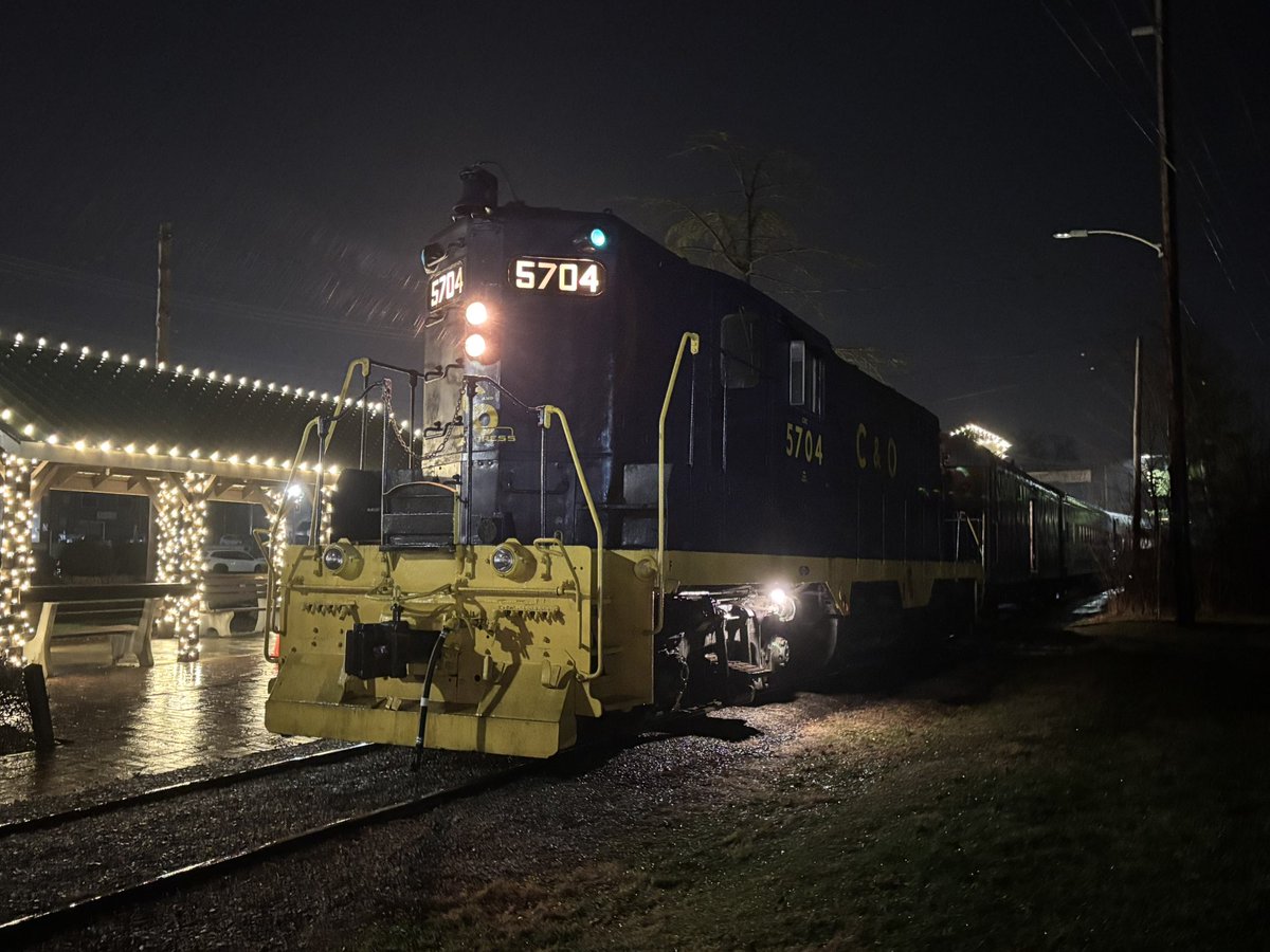 Maybe Train Enthusiast (@cobramerciless) on Twitter photo 