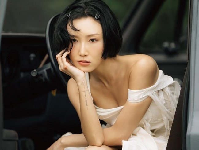 HWASA's “Good Goodbye” (318) becomes the 8th song with the most