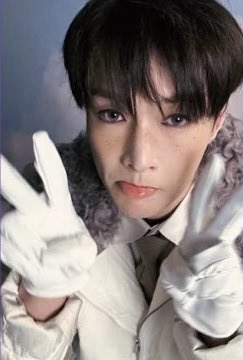 lcnsasae's tweet photo. yixing’s pocas are insane https://t.co/skFfOy2MQ8