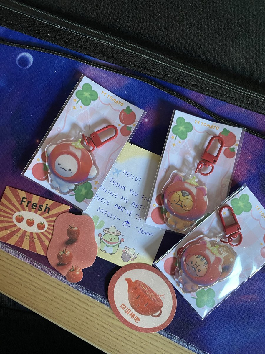 98_TONYO's tweet photo. @QTWOOJlNNY omgg thank you so much for making these charms I love them so much!! I got doran on my camera bag already heheheh!!! ❤️🍅❤️ https://t.co/z6hRt51N6G