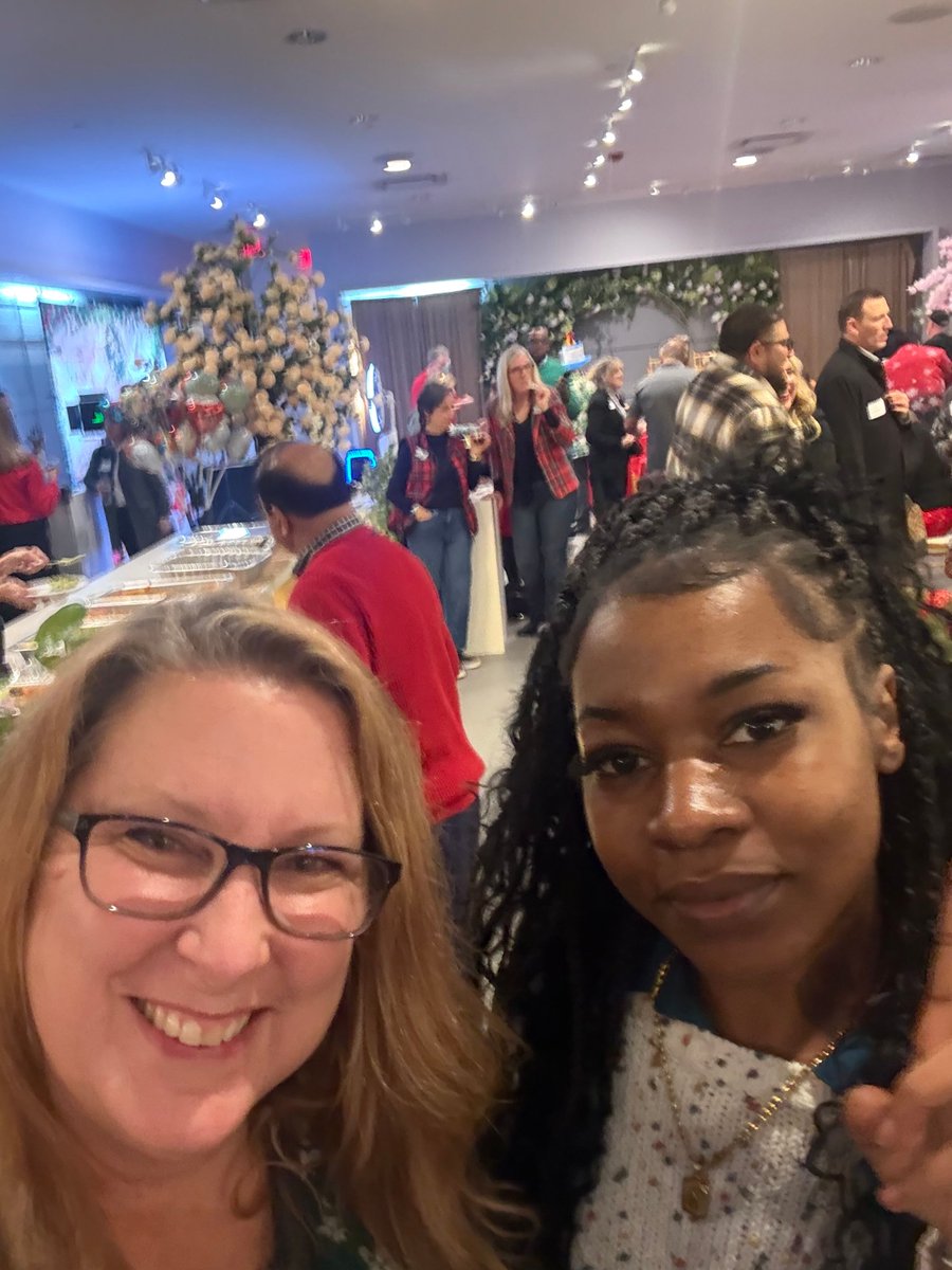TriDeltaTransit's tweet image. Tri Delta Transit is taking our new intern Kaniya to the Brentwood Chamber mixer at Petals, Streets of Brentwood.  Having fun introducing her to local small business owners and networking. 

Ride transit to the busy shopping areas and shop small for the holidays too!