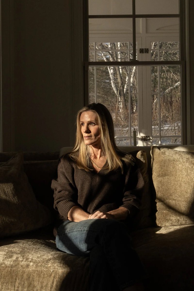 PopCrave's tweet image. Kristin Cabot talks to @nytimes after being caught on camera with her boss at a Coldplay concert:

“I made a bad decision and had a couple of High Noons and danced and acted inappropriately with my boss. And it’s not nothing. And I took accountability and I gave up my career for…