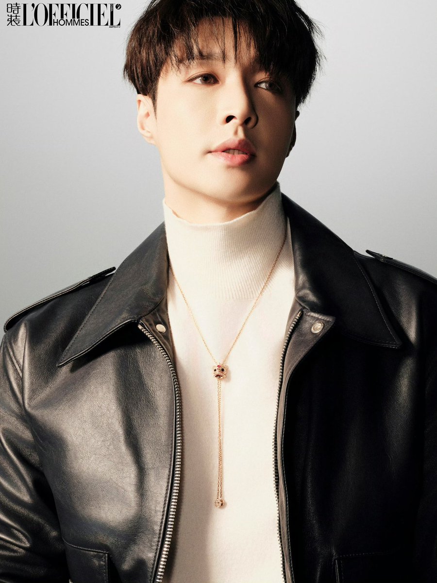 [OFFICIAL] 251219 时装男士 (L’Officiel Hommes) Weibo Update with #LAY (1/4)
🔗 m.weibo.cn/detail/5245510…

LAY for ‘L’Officiel Hommes China’ Magazine Cover, December Issue

#EXO #엑소 <a href="/weareoneEXO/">EXO</a> <a href="/layzhang/">Lay Zhang</a>