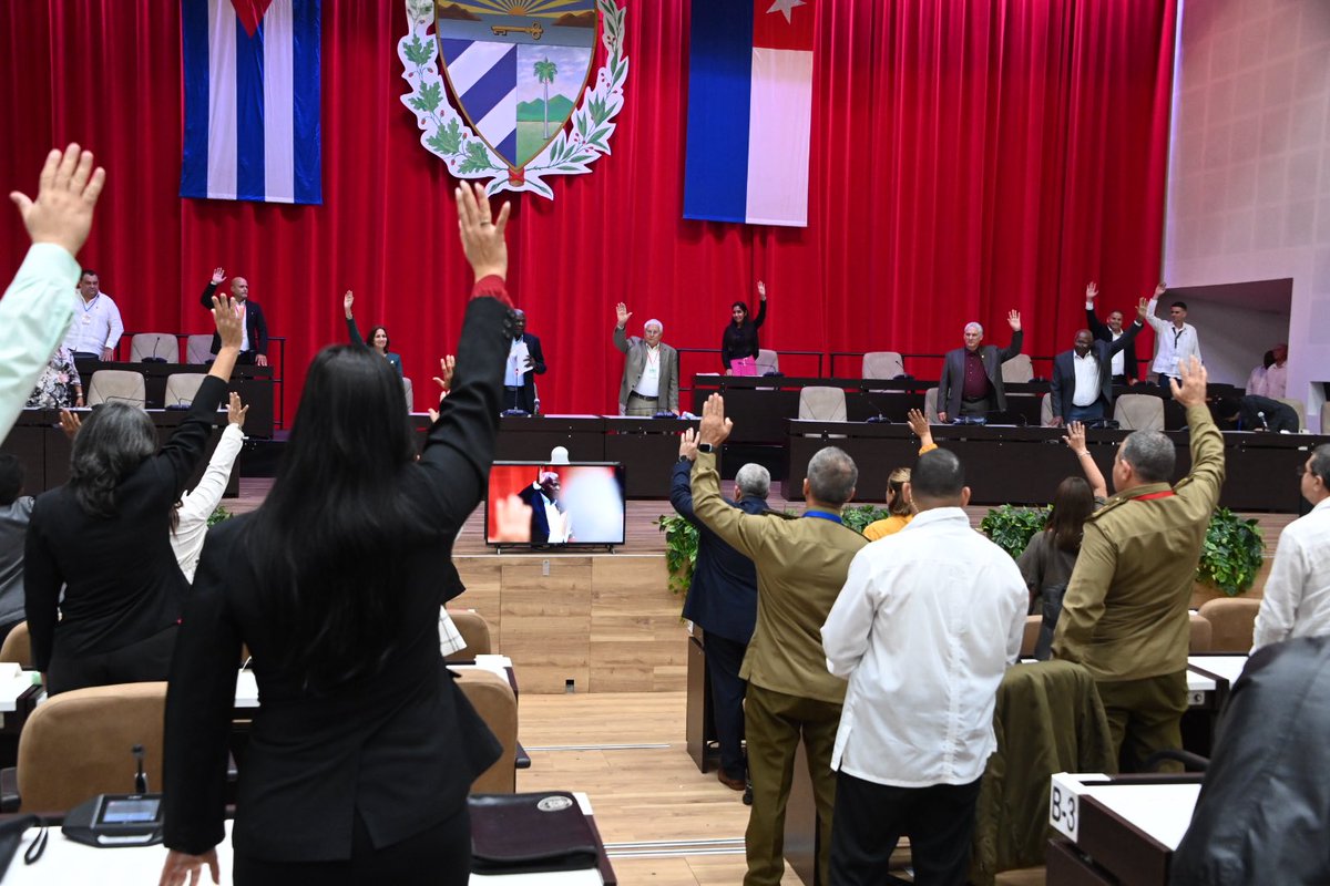 🇨🇺| El Presidente <a href="/DiazCanelB/">Miguel Díaz-Canel Bermúdez</a> propuso a la <a href="/AsambleaCuba/">Asamblea Nacional Cuba</a> que el año 2026 sea proclamado oficialmente como el "Año del Centenario del Comandante en Jefe Fidel Castro Ruz".

🧵