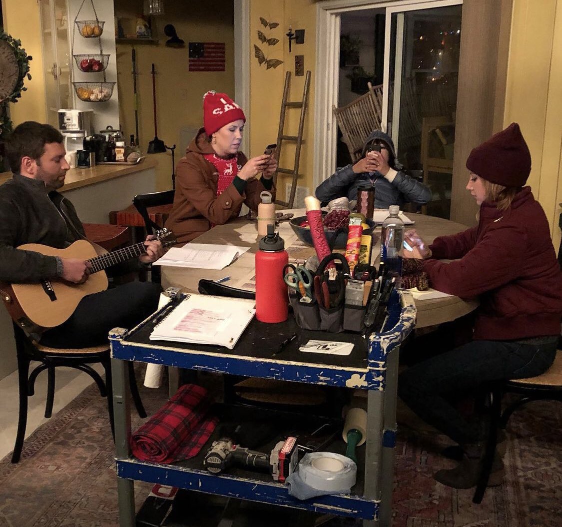 ThrowbackTisx's tweet image. December 18th, 2019: Ashley Tisdale via Tucker Cawley’s Instagram

•#BrentMorin #SiobhanMurphy #ElizabethHo