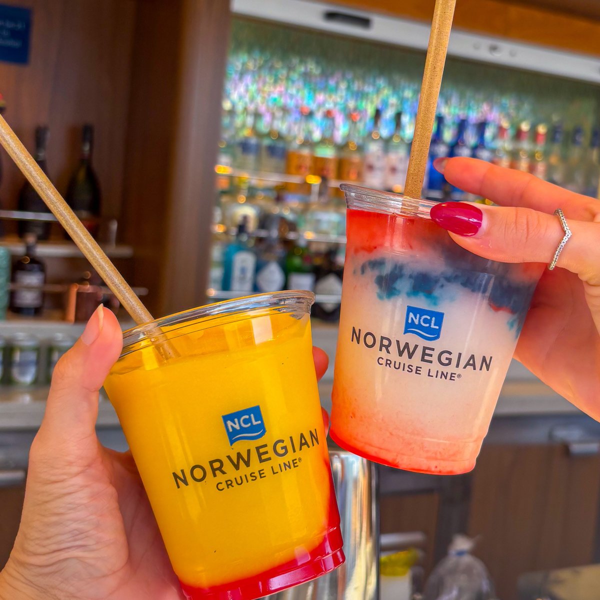 NorwegianBrasil's tweet photo. Navegando pelo mundo, alguns goles de cada vez. 🥂 #CruiseNorwegian https://t.co/lx75x9nRXl