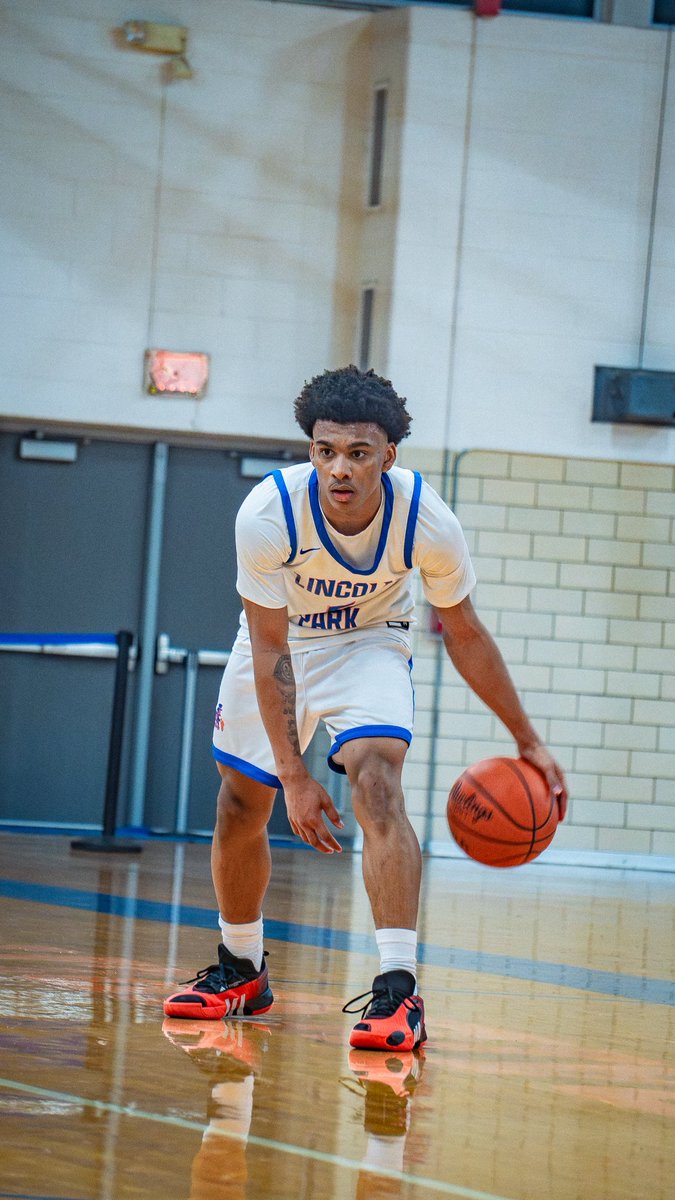 LP Basketball tweet media