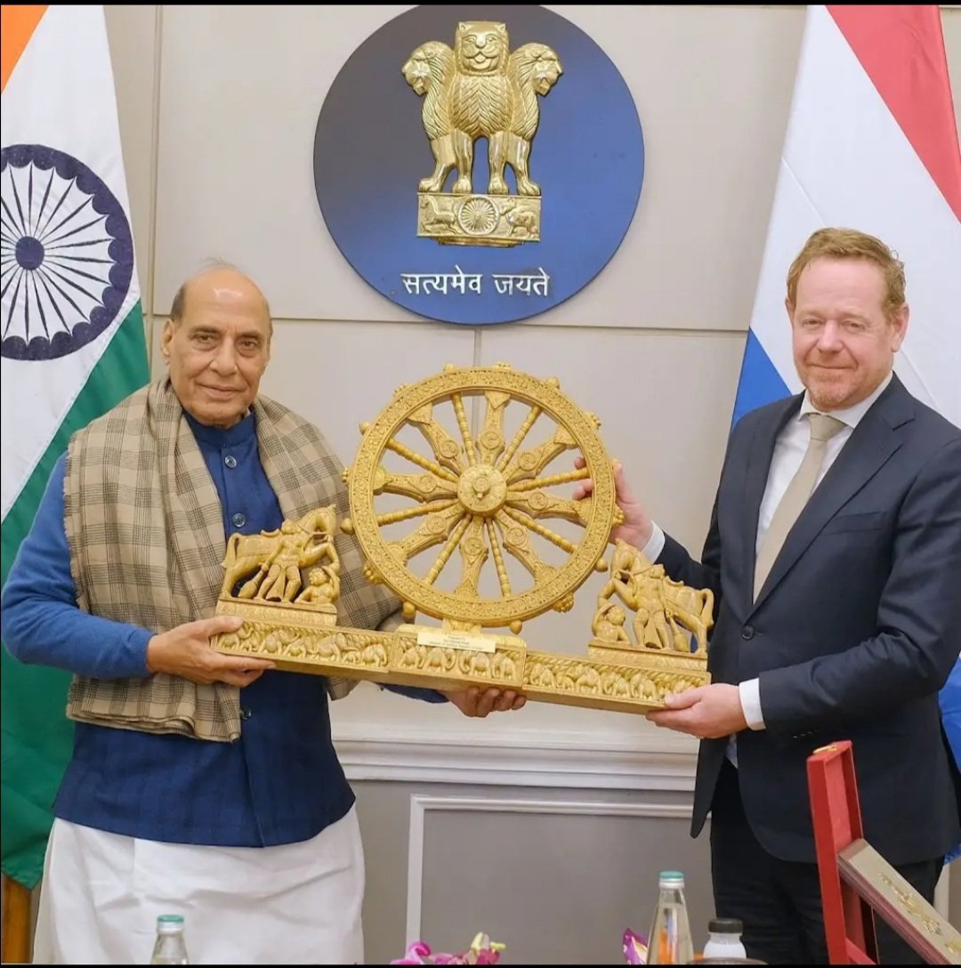 RGadityea's tweet image. ये आदरणीय रक्षामंत्री श्री राजनाथ सिंह  @rajnathsingh जी की नही बल्कि बदलते बुलंद भारत की तस्वीर है।