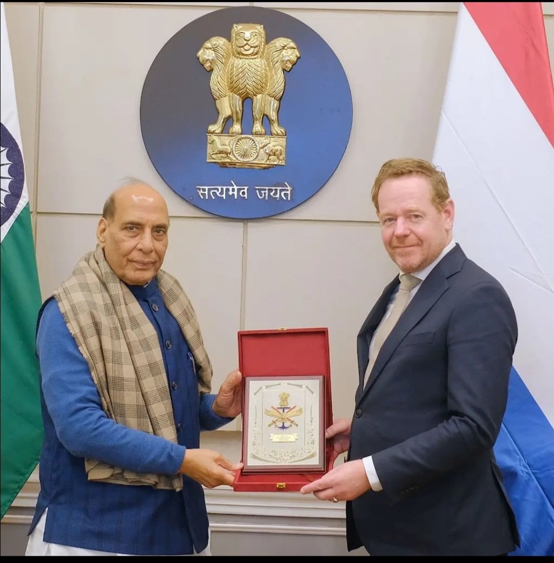 RGadityea's tweet image. ये आदरणीय रक्षामंत्री श्री राजनाथ सिंह  @rajnathsingh जी की नही बल्कि बदलते बुलंद भारत की तस्वीर है।