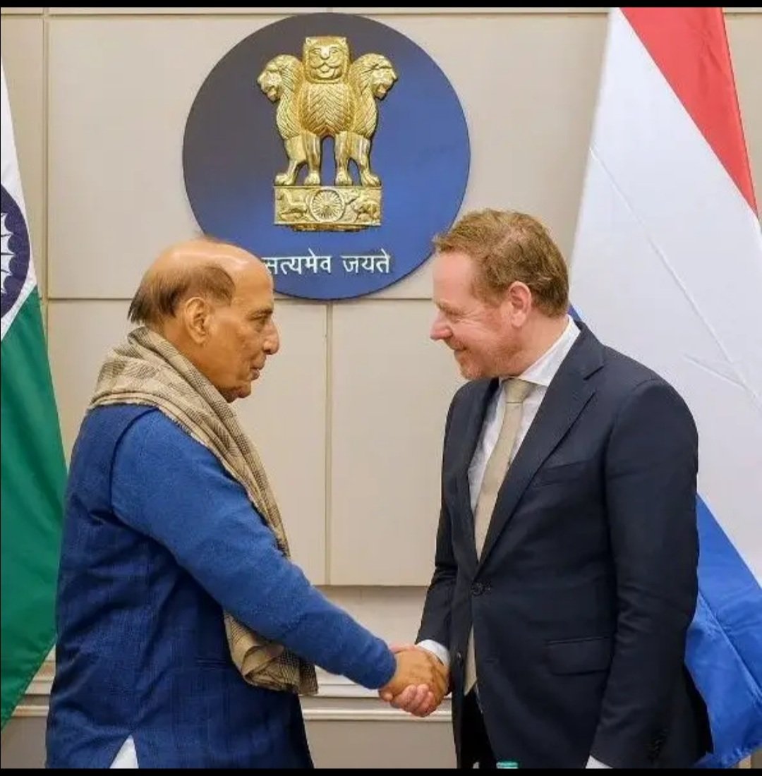 RGadityea's tweet image. ये आदरणीय रक्षामंत्री श्री राजनाथ सिंह  @rajnathsingh जी की नही बल्कि बदलते बुलंद भारत की तस्वीर है।