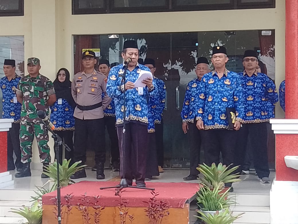KPolanharjo's tweet photo. Wakili Danramil 15/PLH Serma Eko Andriyono melaksanakn giat upacara dalam rangka memperingati hari bela negara dikec polanharjo kab klaten
@kodim_0723_klaten 
@korem074wrt_solo https://t.co/Zb7NdL3o1w