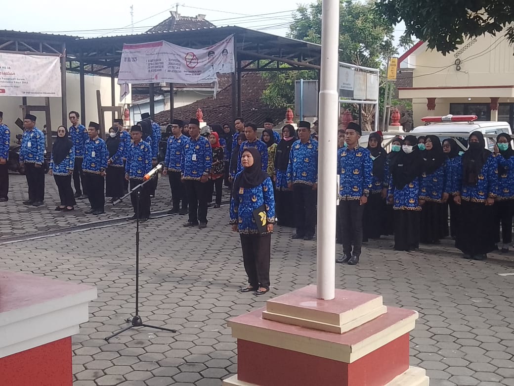 KPolanharjo's tweet photo. Wakili Danramil 15/PLH Serma Eko Andriyono melaksanakn giat upacara dalam rangka memperingati hari bela negara dikec polanharjo kab klaten
@kodim_0723_klaten 
@korem074wrt_solo https://t.co/Zb7NdL3o1w