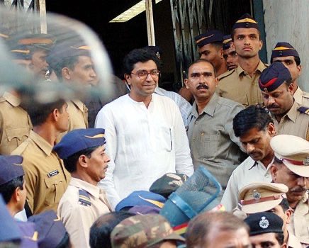 SumitMNS9's tweet photo. For him, 

The Marathi language,Marathi people, and Marathi culture stand above everything else.

His love for Marathi defines his identity.

He walked into prison with his head held high,because Marathi is his pride.

Insult Marathi and you awaken his fire.

"He is Raj Thackeray"

#Marathi #Maharashtra #Mumbai