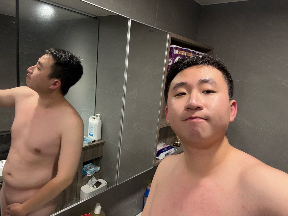 姐姐家的鏡子好讚😍
（但我好肥