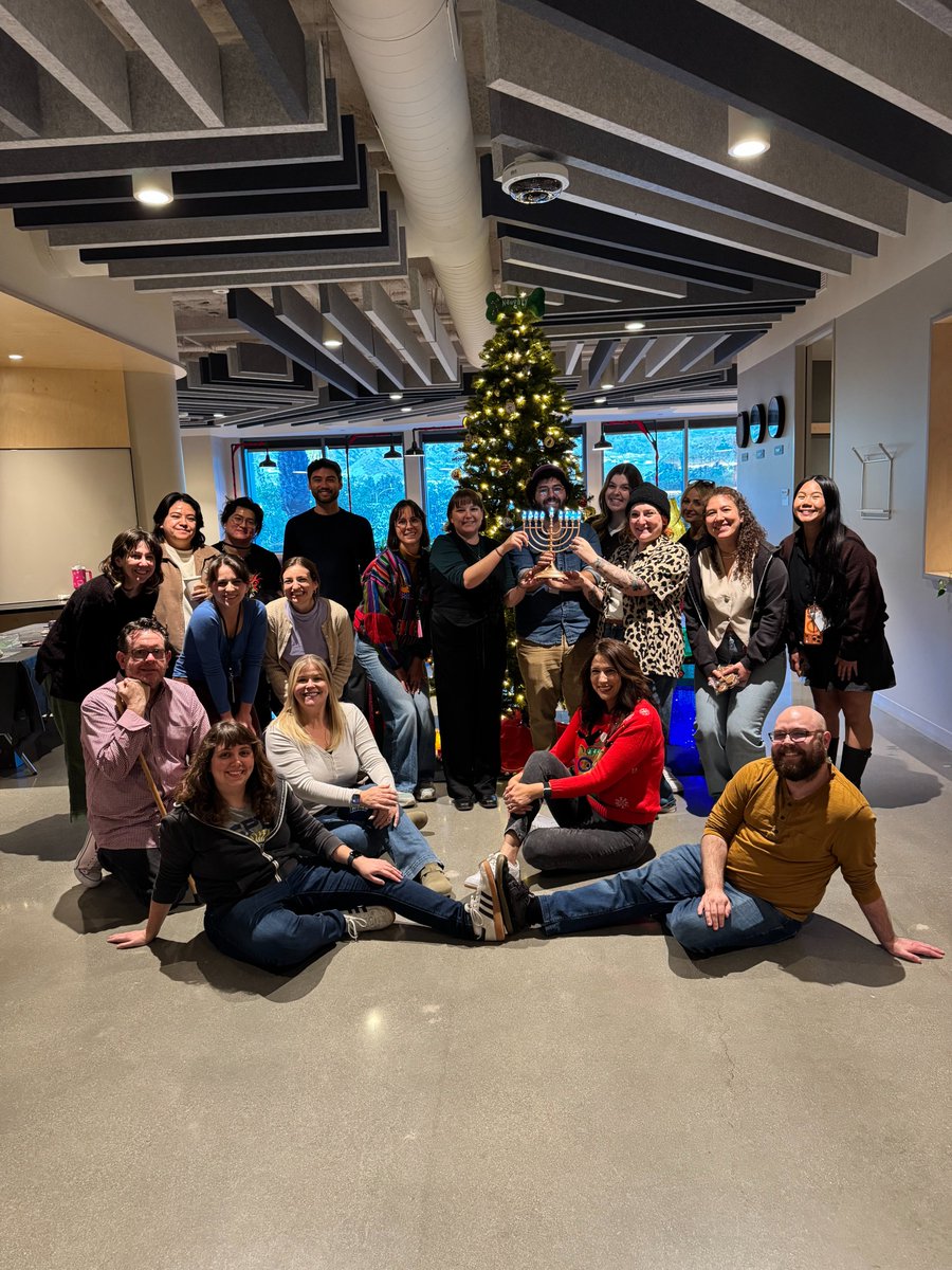 600 people. 3 studios. 1 amazing year. ✨

As we wrap up an incredible year of growth, we want to say a huge thank you to our talented Flying Bark teams across Sydney, LA and Madrid. 🇦🇺🇺🇸🇪🇸

Wishing everyone a safe and happy holiday season and New Year.🎄