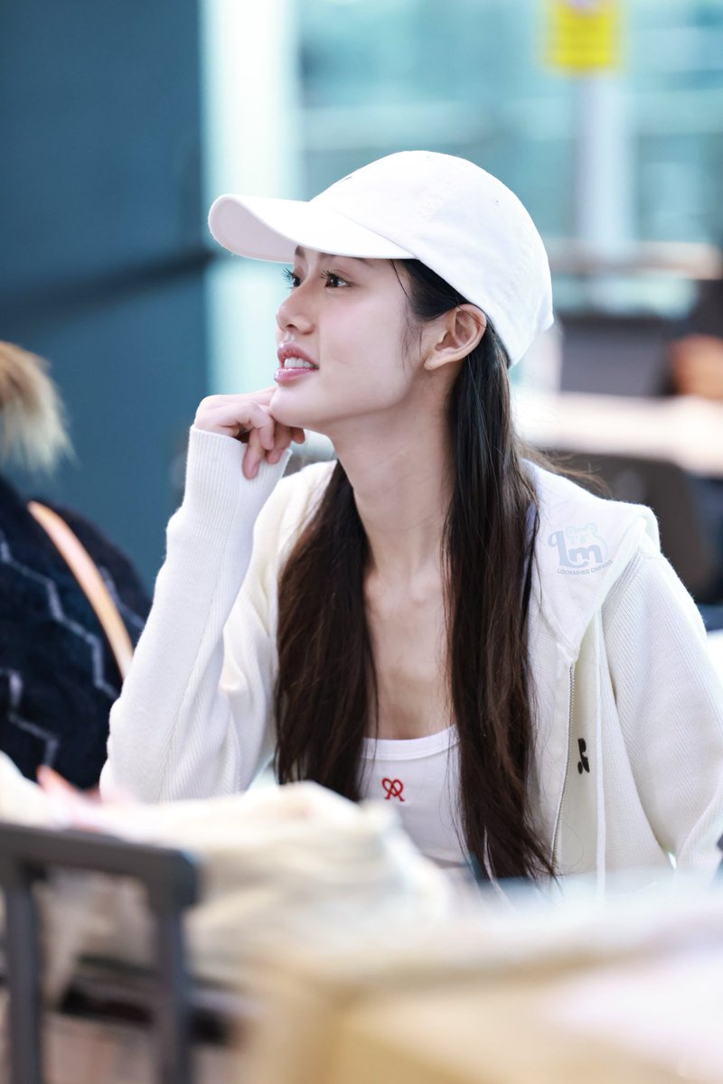 Lookmheecnfans's tweet photo. 𝒃𝒌𝒌 🛫𝒇𝒖𝒛𝒉𝒐𝒖ᵒᵒᵗᵈ

Safe flight🐨

#lmlookmhee #ลูกหมีปัญญาพัชร
#LMSY #ลูกหมีซอนญ่า https://t.co/IIXcsEMJmu