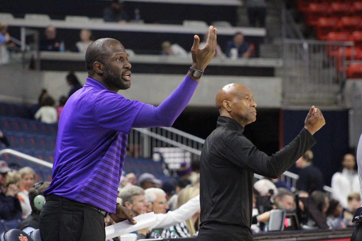 BRAVESSPORTS's tweet image. Battled to the final horn on The Plains. 

The Lady Braves showed heart, toughness, and growth against Auburn as the grind continues. Onward and upward!!

#FearTheBrave #AlcornStateWBB #SWACWBB