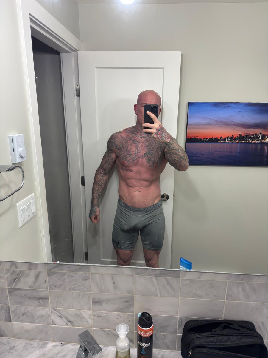 can never figure out what everyone’s staring at when i’m working out