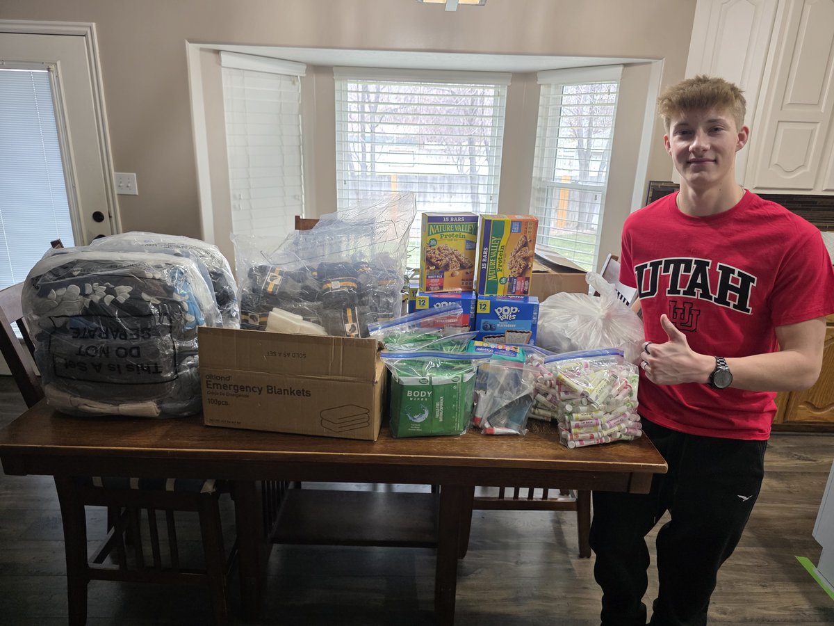 Carter_Hudson19's tweet image. Big thank you for all the help in making this goal of mine possible.  Shout out to my my mom for helping me organize this and support me helping out my community.  I am extremely blessed to be able to do this for people in need.

We were able to collect items for the homeless and…