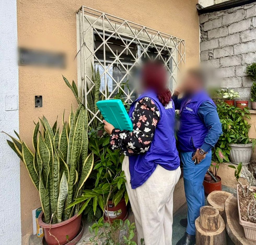 Acess_Ec's tweet image. ❌ La #ACESS atendió una denuncia ciudadana en #Guayaquil y procedió a la clausura de un laboratorio al evidenciar que funcionaba con un permiso falsificado emitido por @Arcsa_Ec.
La acción se ejecutó como medida urgente de protección sanitaria, conforme a la normativa vigente.