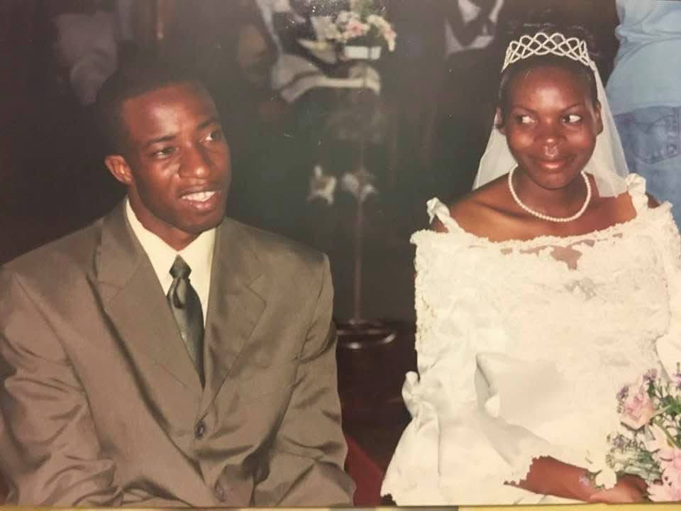 dabskays's tweet photo. #MarriageIsHard
#MarriageNeedsWorkEveryday
#Communication
#FinancesInMarriage
#Intimacy

1) 

Yesterday morning I saw a tweet about a lady who waited for the right person until she was around 29 and had a child and shortly after that she divorced. I have been married since 8 September 2001, essentially you get married the day the father of the girl confesses so with his own mouth. At the conclusion of our lobola ceremony (roora day) in my in-laws’ lounge in Unit K, Chitungwiza my father in law, my father in law is a fair man, if you see us talking you will think we are long time buddies anyway he said to my wife in the presence of everyone, Betty (from Elizabeth zita rake rekuseenzesa 🤣) from today onwards I am no longer your father, he is now your father (pointing at me). I didn’t understand what that meant until years later.

A Shona marriage like many other similar cultures including how the Holy Bible describes the Union of marriages, it is not a marriage of equality. The wife submits to the husband, the wife is the helper and your most important advisor. In almost everything the wife has an opinion and her opinion is valued, even for someone self employed like myself I value my wife’s opinion even when it’s not sought, our destiny is tied together. When I was growing up, I learnt that in a family, money belonged to everyone regardless who had brought that money. My late dad was a policeman, when he got paid the money was essentially controlled by my mum and dad would get an allowance when he went to the bar. My mum would pay the important accounts.

I remember on month ends we would start at OK furniture in Kwekwe next to Chrome Center for account payments next Sales House and Edgars Account payments. She would buy groceries mainly from OK, TM and Narans Stores and we would end up at Wimpy not far from the mosque on the Mbizo road turnoff. My mum had a serious garden at both Amaveni Police and later at Mbizo Policd Camp, she made serious money from rugare vegetables and okra. Even after my dad passed on, every month end  I accompanied my mum to TM and Food Giants supermarket in Marondera. When I got married, I earned much more than my wife and a year later I became a manager and started earning even much more. The principle I was raised under guided me, money in the house belongs to everyone in the house.

By the time we got married, I was the breadwinner at home, all my young siblings and my mother depended on me. My two youngest brothers were still in high school. My eldest sister had just completed A’ Level. I had took her back to O’Level and to A’Level after her failed marriage, I looked after my nephew. I had started my first side hustle of raising broiler chicken at home, I had realised long back that a salary is never enough. My girlfriend helped to sell the broiler meat to her friends as well. When my wife moved with me in Avondale on the 10th of September 2001, I had been staying with my youngest sister who was a first year at the nearby University of Zimbabwe.

We just combined our salaries and raised our big family, my in laws never demanded monthly keep from us, we helped were we could. Within 4 years I weaned off my siblings. As I became a senior manager I earned more, my wife knew exactly how much I earned and vice versa. We have never fully agreed on how to spend the money but we knew how much money is there every month. I think the reason why people don’t want to disclose how much they earn individually is because your spending will be controlled. Each person has a different money dial, I don’t mind spending money on cars, travelling, buying music, books and going to running events, my wife complains about it but I don’t hide it. I remember five years ago when I financed my Toyota Hilux Legend 50, she said to me, you mean the instalment of R10 000 a month 😳😳 Now a decent car now needs R20 000 a month 😢 

In a marriage you go through problems dzimwe nguva munongotsamwisana, I don’t think it’s good to