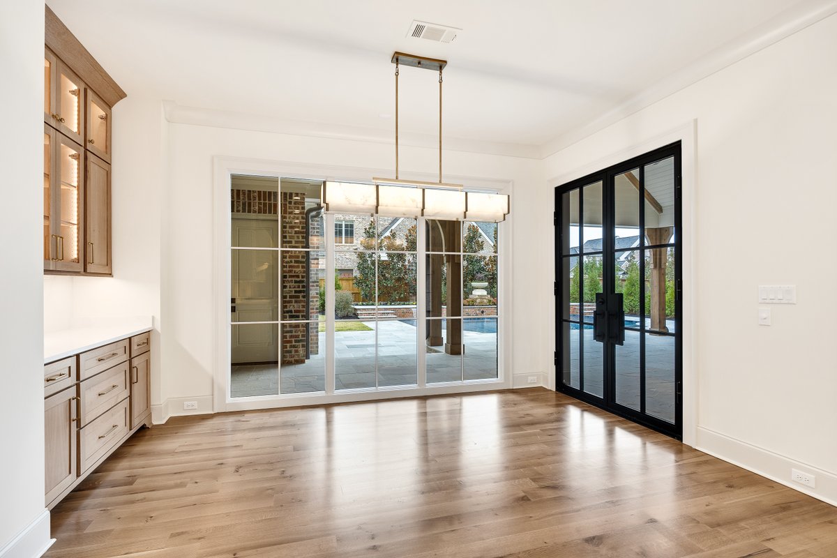 Milk &amp; cookies location just got upgraded!!! Santa’s going to be thrilled when he shimmies down this chimney and sees all the magic that awaits! Take a hold of this home located at 674 Bushwillow Lane before Santa snatches it up for himself….

yourmagnoliahome.com/property/674-b…