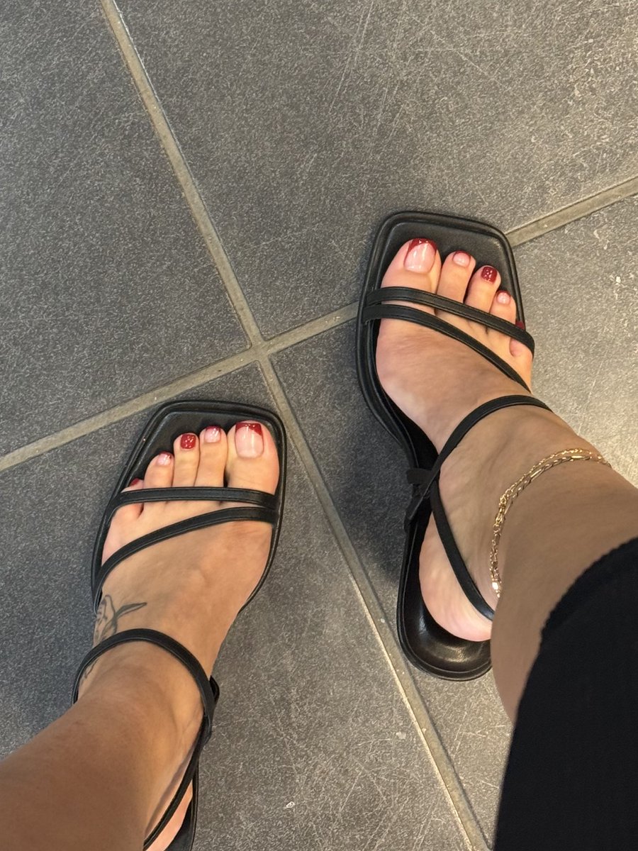 solesnothoess's tweet photo. At the post office ❤️ https://t.co/Yb1ws4C1DR