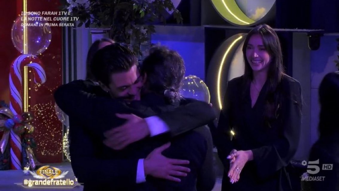 Papà Pepe si è già alleato con Anita
Papà Vincent si è già alleato con Jonas❤️ #jonita