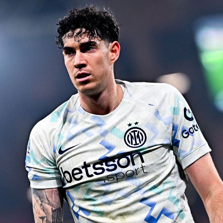 Inter_Xtra's tweet image. 🚨🚨 FC Barcelona is looking to sign a central defender and the club’s dream is Alessandro Bastoni. Bastoni is Barcelona’s top target. 🇮🇹

Barcelona Sporting Director, Deco, was in Milan in recent weeks and met with Bastoni’s representatives. 

[@marca via @MatteMoretto]