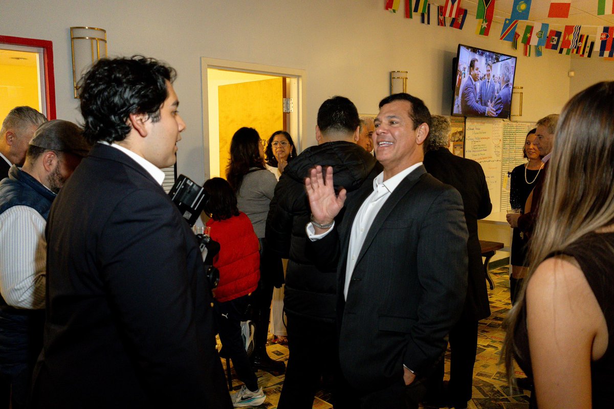 Omar Becerril tweet media