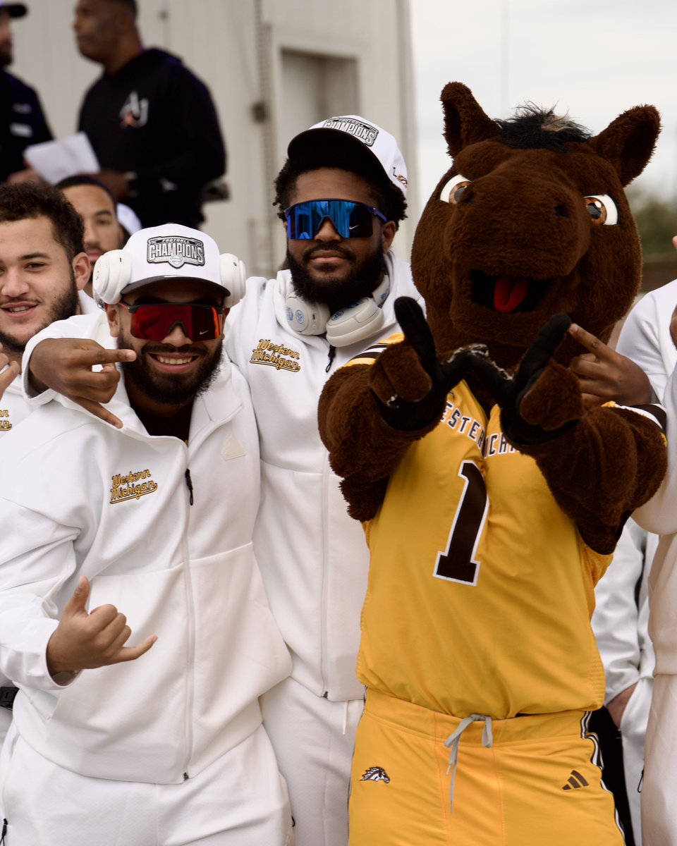 WMUBroncos's tweet photo. We are 𝙍𝙀𝘼𝘿𝙔. 

#BroncosReign https://t.co/dTvSAHKlyP