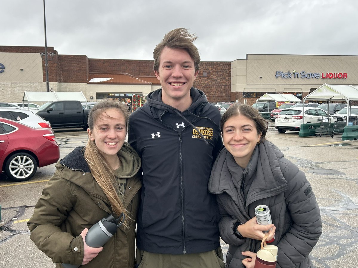 UWOTF_CC's tweet photo. Thank you shout out to members of our @UWOTF_CC teams for volunteering ringing Salvation Army Bells today in Oshkosh!  Back to back days! Nice job, Titans! #TitansServe https://t.co/CYb5UNmzqj