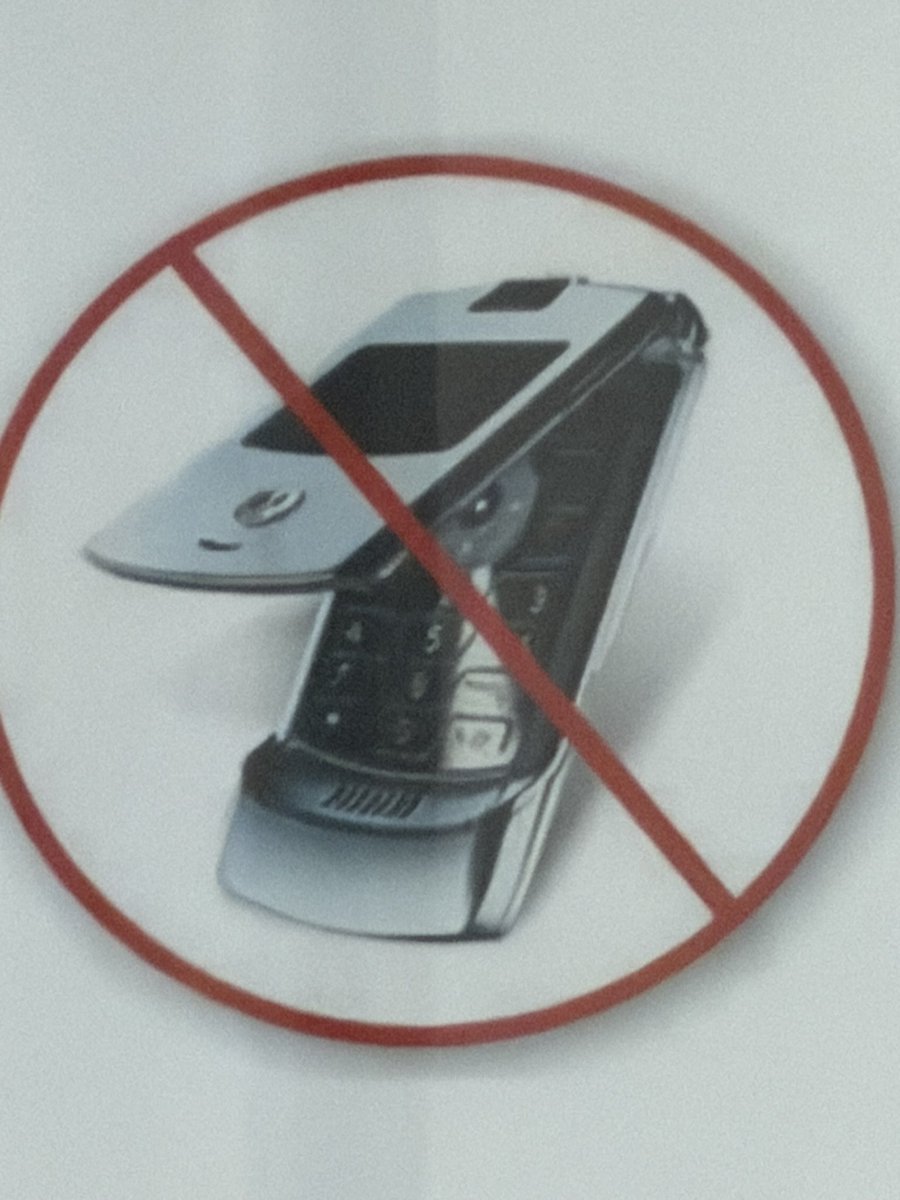 max legroom tweet media