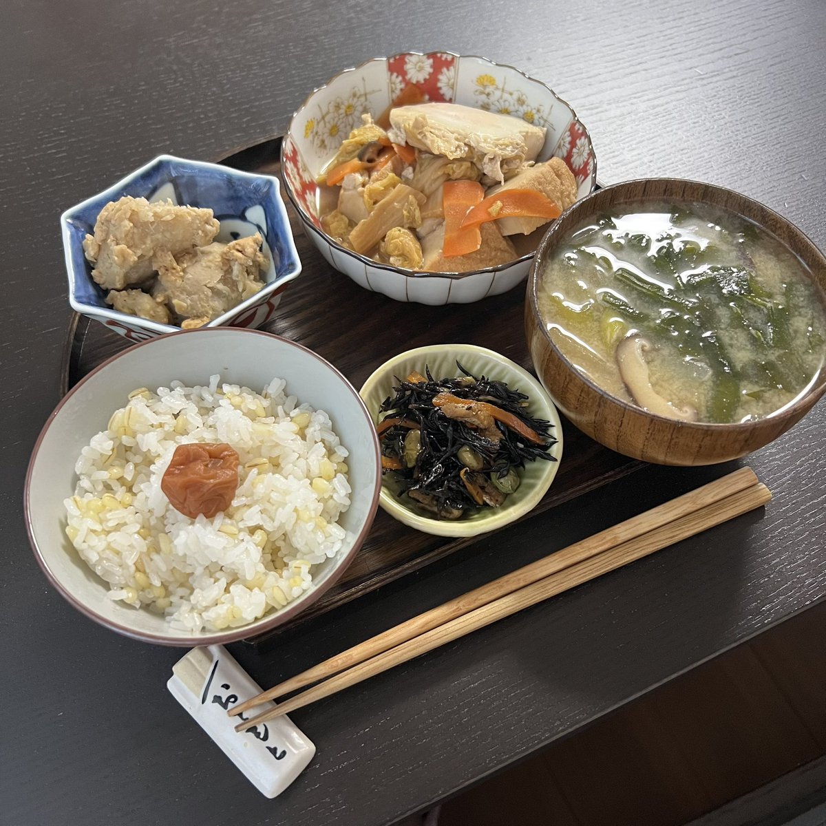 労働する日の朝昼ごはん🌞 煮物オンリー。