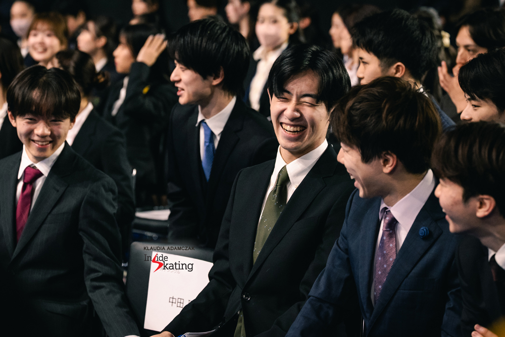 insideskating's tweet photo. #KoshoOshima wearing a red suit in a sea of black and navy, now that was a bold move – and was met with smiles, happy laughter, applause. The #draw in a nutshell: lots of fun. #InsideSkating features #JapaneseNationals https://t.co/diTUvFJBu0