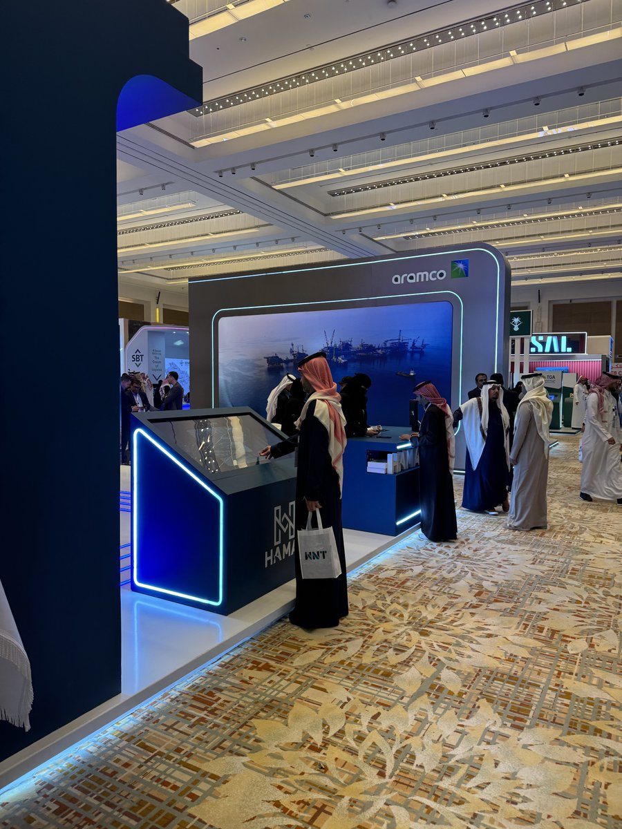 YasserBiz's tweet photo. سعدت بحضور مؤتمر سلاسل الامداد والخدمات اللوجستية والذي استعرض أحدث التوجهات والتحديات في القطاع، وأهمية التكامل بين سلاسل الإمداد ورفع كفاءة العمليات اللوجستية 🏗️ @scmksa https://t.co/Vw6wHoIDcV