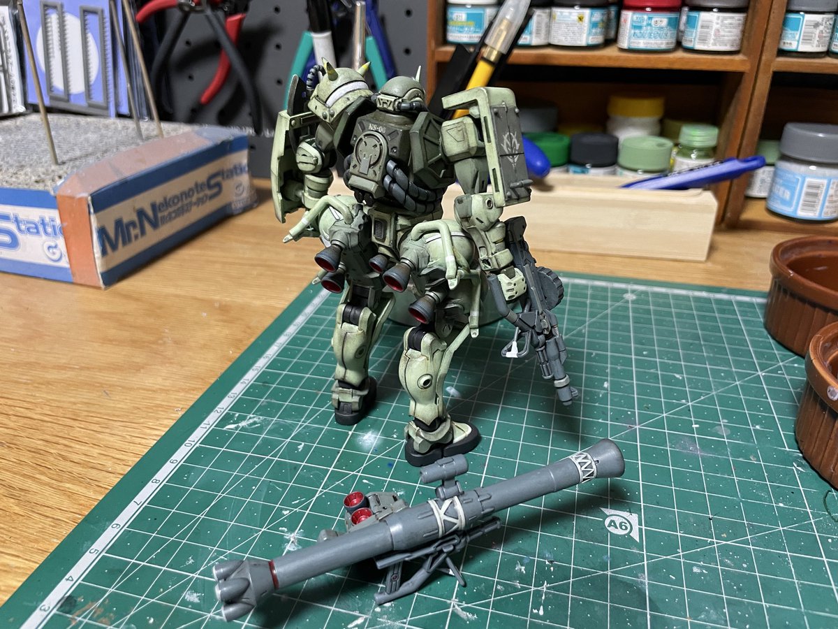 完成しました。ヒートホークホルダー用シールドとバズーカホルダー用バックパック追加。フル装備です😽バックパックはネオジムで脱着可能。

岐阜タム持ってこうかな（笑）

#ザク  #ジークアクス #ガンプラ