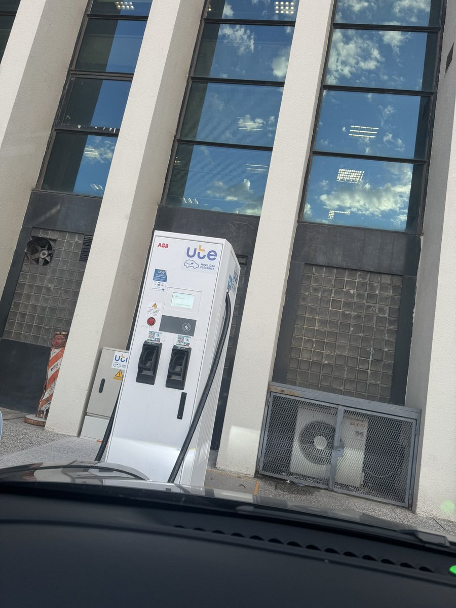 msofialp's tweet image. La nueva normalidad 😅⚡️ @HerrLindner