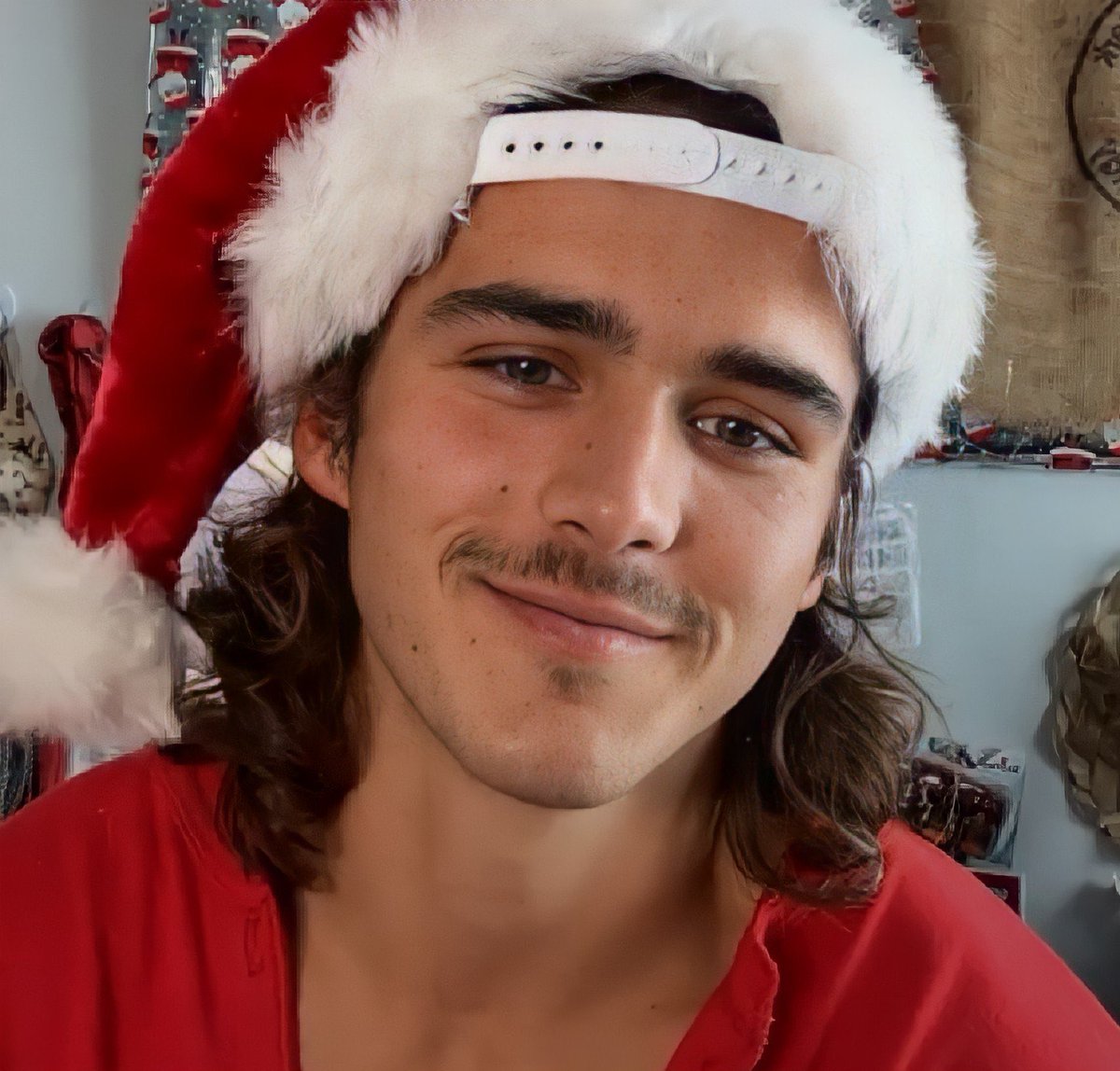 almanaquedisney's tweet image. 🚨 POSSÍVEIS NOMES PARA O JOSÉ!

Milo Manheim e Charlie Gillespie participaram de testes com a Disney para o papel do Flynn Rider no live-action de ‘Enrolados’.