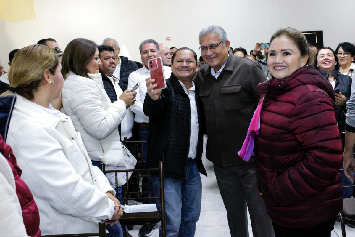 👩🏻‍🏫🧑🏻‍🏫 En #Coahuila, el Srio. Gral. del #SNTE, Mtro. Alfonso Cepeda Salas, se reunió con agremiados a <a href="/snte_38/">Sección 38 SNTE COAHUILA</a>, encabezada por la Profesora <a href="/iselaMat38/">isela Licerio</a>, y luego de escuchar sus demandas se comprometió a agilizar las gestiones necesarias para solucionarlas📚✅