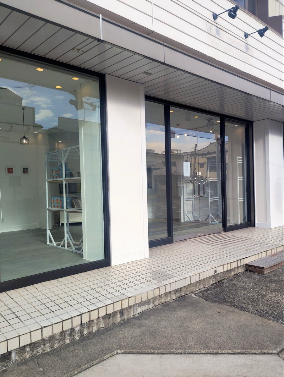18Iyt8WS880gVXI's tweet photo. 【古川駅前で ほや 商品買えます🐟】
▷場所
・リオーネ古川むかい
・元「久遠チョコレート」のあった場所です
▷取り扱い商品（一例）
・ほや塩辛、ほや唐揚げ、むき身、蒸しほや、ほやスナックなど。年末年始の手みやげや、おうち飲みのおつまみにもぴったりです。🈺平日 10:30〜17:00 ごろを目安 https://t.co/Gfivc9zRLs
