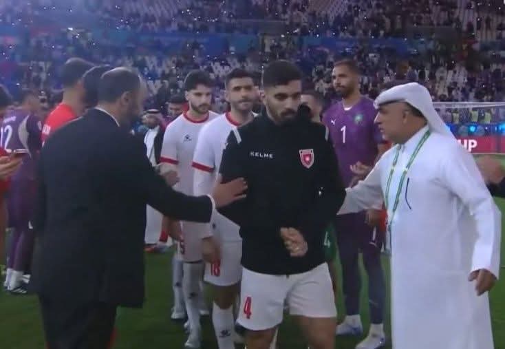 HafidLhamri's tweet photo. الأردنيون  سالم الدوسري لي عارفهم واش ميسواوش لهذا نخلهم نهار لعب ضدهم
 قلال الإحترام  هذ الأردنيون https://t.co/Uw3QlOclP1