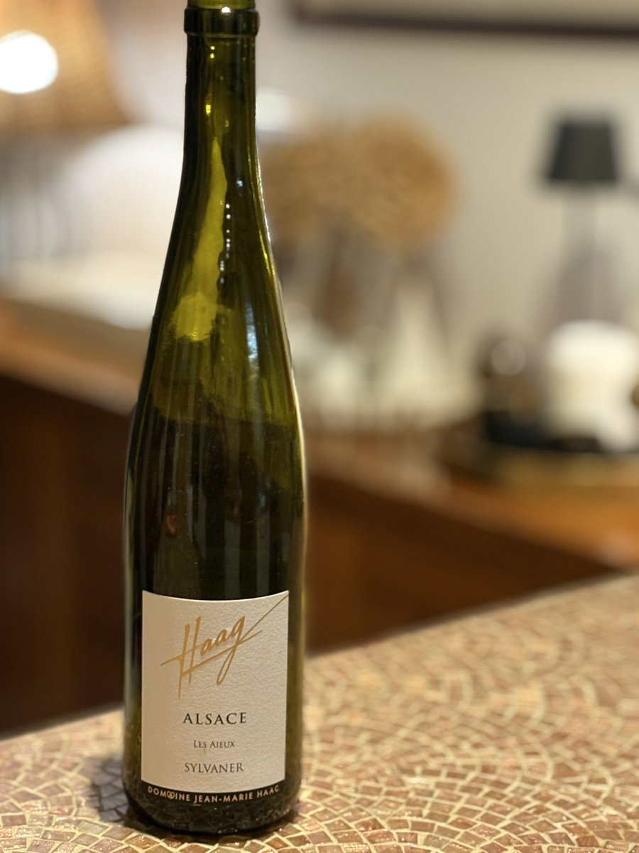 ChPaillet21's tweet image. Rapport qualité/prix totalement exceptionnel pour ce Sylvaner Vieilles Vignes du domaine #Haag #Alsace qui se marie superbement bien avec la cuisine thaï 🇹🇭
Prix sur demande #ViniusVIP