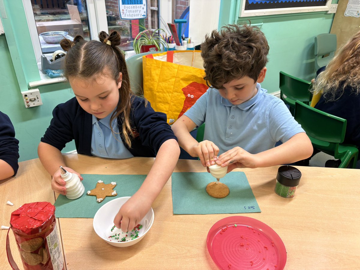 Decorating gingerbread - baked for us by the legend that is Miss Spittlehouse! Thank you ☺️ xx