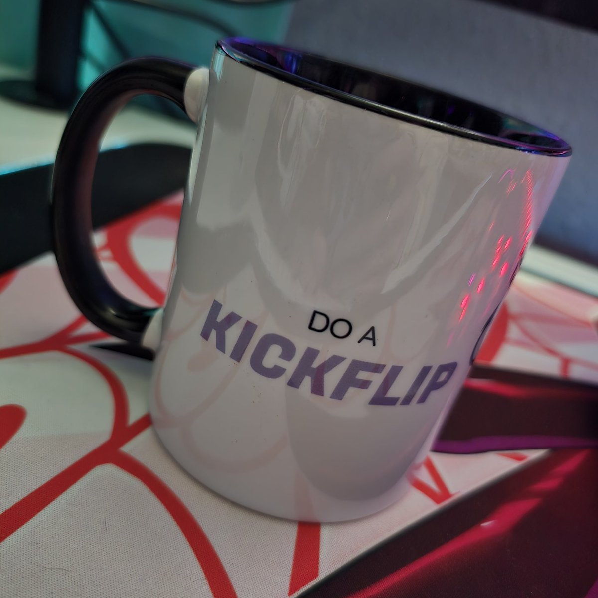 Sweet1i1Demon's tweet photo. I just got a cool ass gift from a cool ass person. Thank you Cesig!

It got dropped off at my work. I could have cried.

You will never get me to do a kick flip 😂 https://t.co/7q4xGu41ie