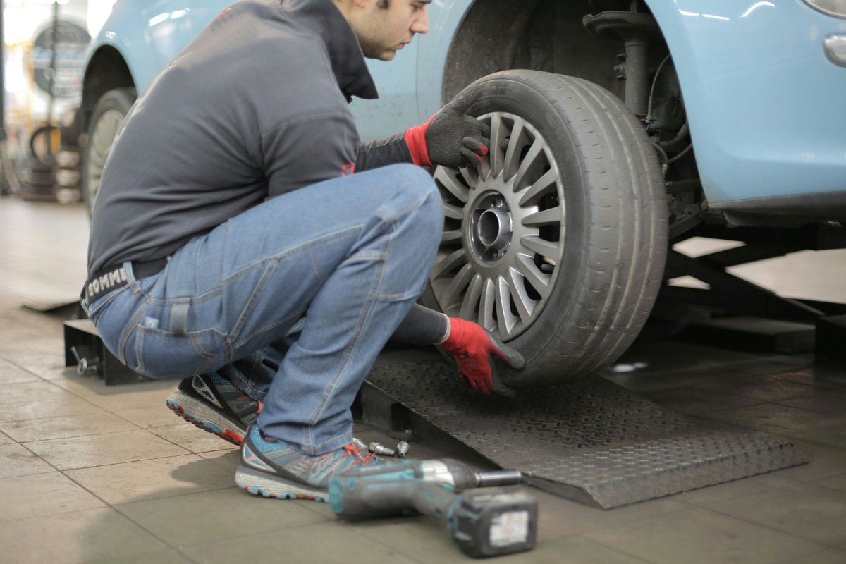 WeaverBody's tweet photo. 🚗 Trusted Since 1957!
Weaver’s Body Shop &amp; Auto Repair serves Hanover &amp; Gettysburg with expert repairs for 60+ years. From collisions to maintenance—trust us! 📍 5670 Hanover Rd or 30 Cavalry Field Rd, Gettysburg. 
#AutoRepair #CollisionRepair #WeaversAuto https://t.co/Vk1eBZz6me