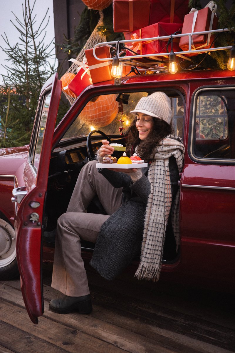 ke9's tweet image. Подружка попросила сфоткать ее пироженки. Сфоткала.