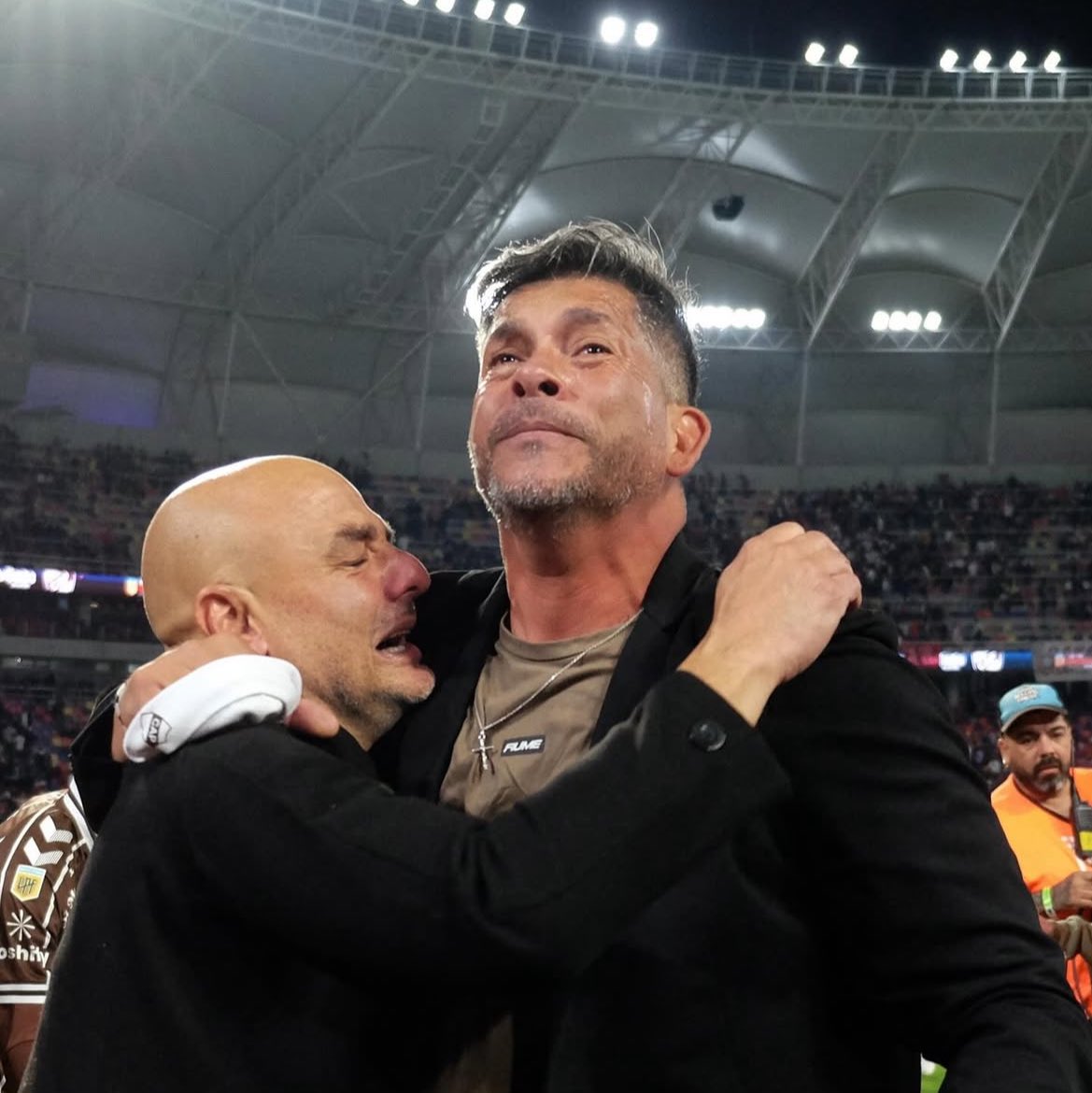 lepranalytics's tweet image. 🚨 𝗡𝗨𝗘𝗩𝗢𝗦 𝗗𝗧𝘀 𝗟𝗘𝗣𝗥𝗢𝗦𝗢𝗦 🧢✅

Orsi-Gómez será la nueva dupla técnica de Newell's ❤️🖤

🔍 ¿Cómo es su estilo de juego? ¿Cómo les fue? ¿Cómo es dirigir en dupla?

📊 Analizamos a los nuevos entrenadores leprosos con datos, números y más 

[𝐀𝐁𝐑𝐎 𝐇𝐈𝐋𝐎] ✍️